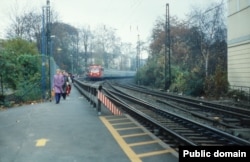 A train approaches Bonn's main train station in December 1991.