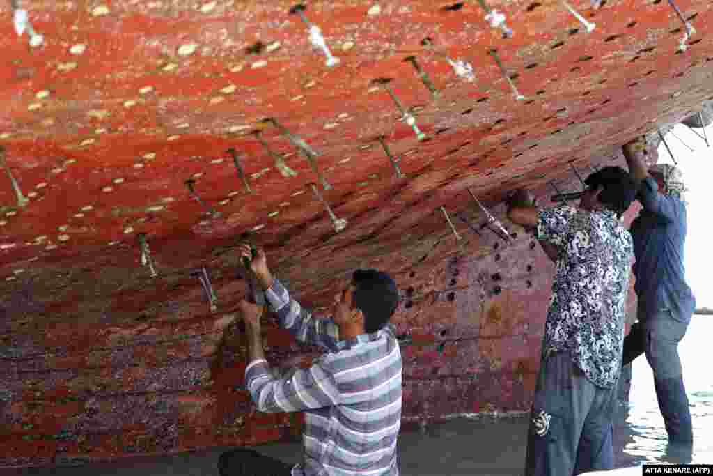 To restore the vessels, workers often use pieces of cotton impregnated with coconut and sesame oil to fill the tiny gaps. The technique, called &quot;kalfat kooby,&quot; is meant to make the hull water-resistant.