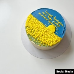 A Moscow confectioner was detained by police in April icing her cakes with "anti-war" designs.