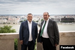 Istvan Pasztor (right), president of the Union of Vojvodina Hungarians, meets with Hungarian Prime Minister Viktor Orban in Budapest, date unknown.