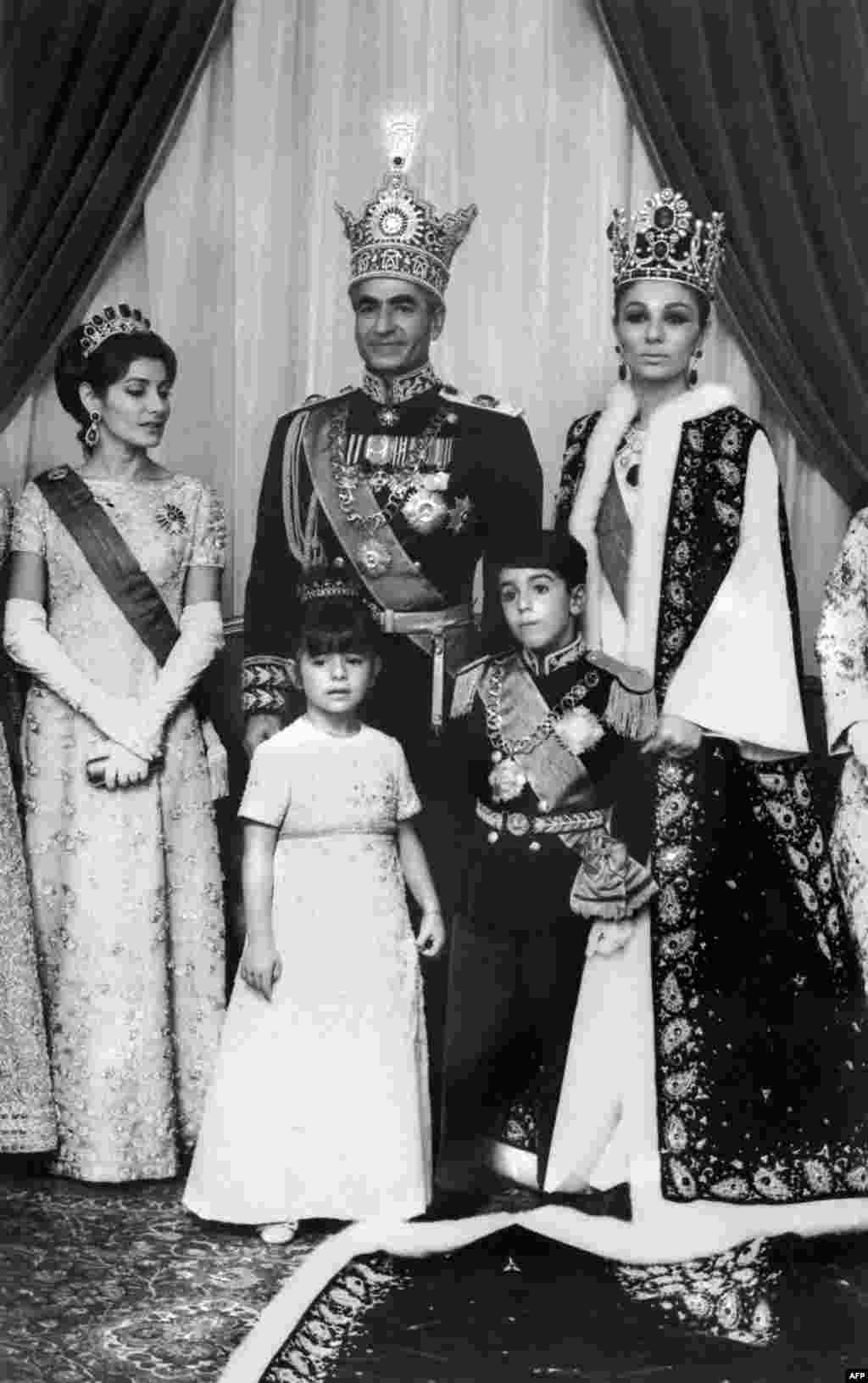 A family portrait taken in October 1967 after the coronation ceremony. Princess Shahnaz Pahlavi (left), Princess Farahnaz Pahlavi (second from left), Shah Mohammad Reza Pahlavi (center), Prince Ali Reza Pahlavi (second from right), and Empress Farah (right).
