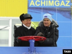 A commissioning ceremony for the first section of the Achimov deposits on November 13, 2008. On the left is the head of Gazprom, Aleksei Miller. On the right is Jurgen Hambrecht, chairman of the supervisory board of German industrial conglomerate BASF.