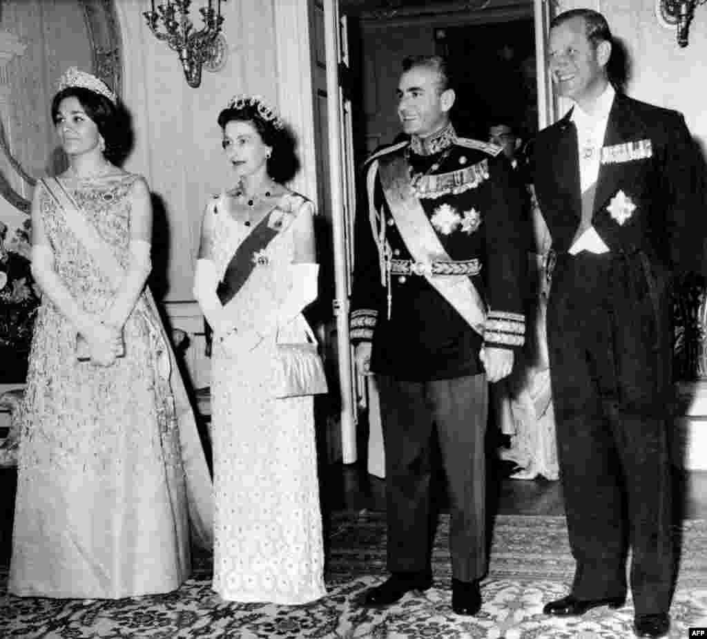 Queen Elizabeth II and Prince Philip of the United Kingdom pose with the shah and his wife, Farah, during their state visit to Iran in March 1961.&nbsp;