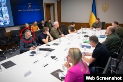 A meeting in the Ukrainian president's office, attended by Yuriy Holyk.